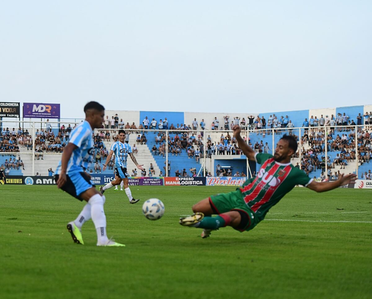 Racing de Nueva Italia recibió en el estadio Miguel Sancho a Agropecuario por la Primera Nacional. (Christian Luna)