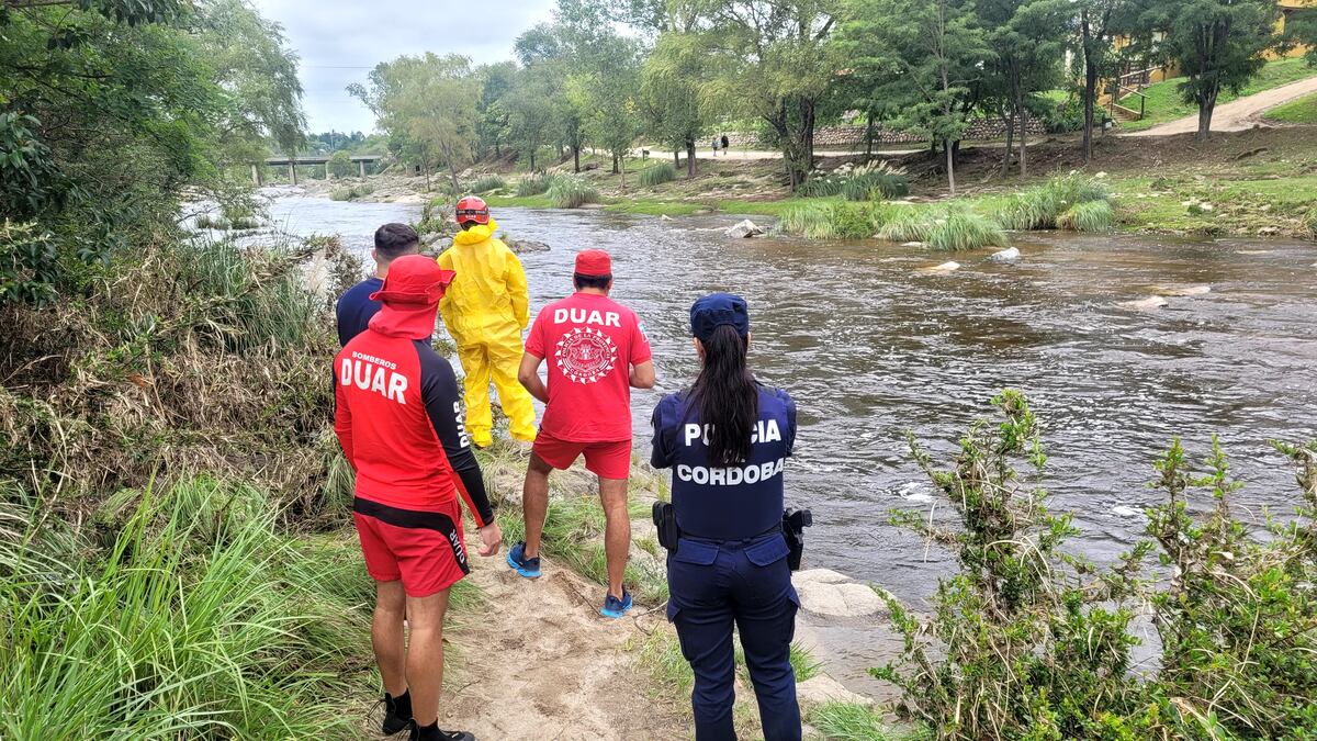 Una pareja de turistas falleció durante la crecida en el río Los Reartes. (Bomberos de la Provincia de Córdoba).