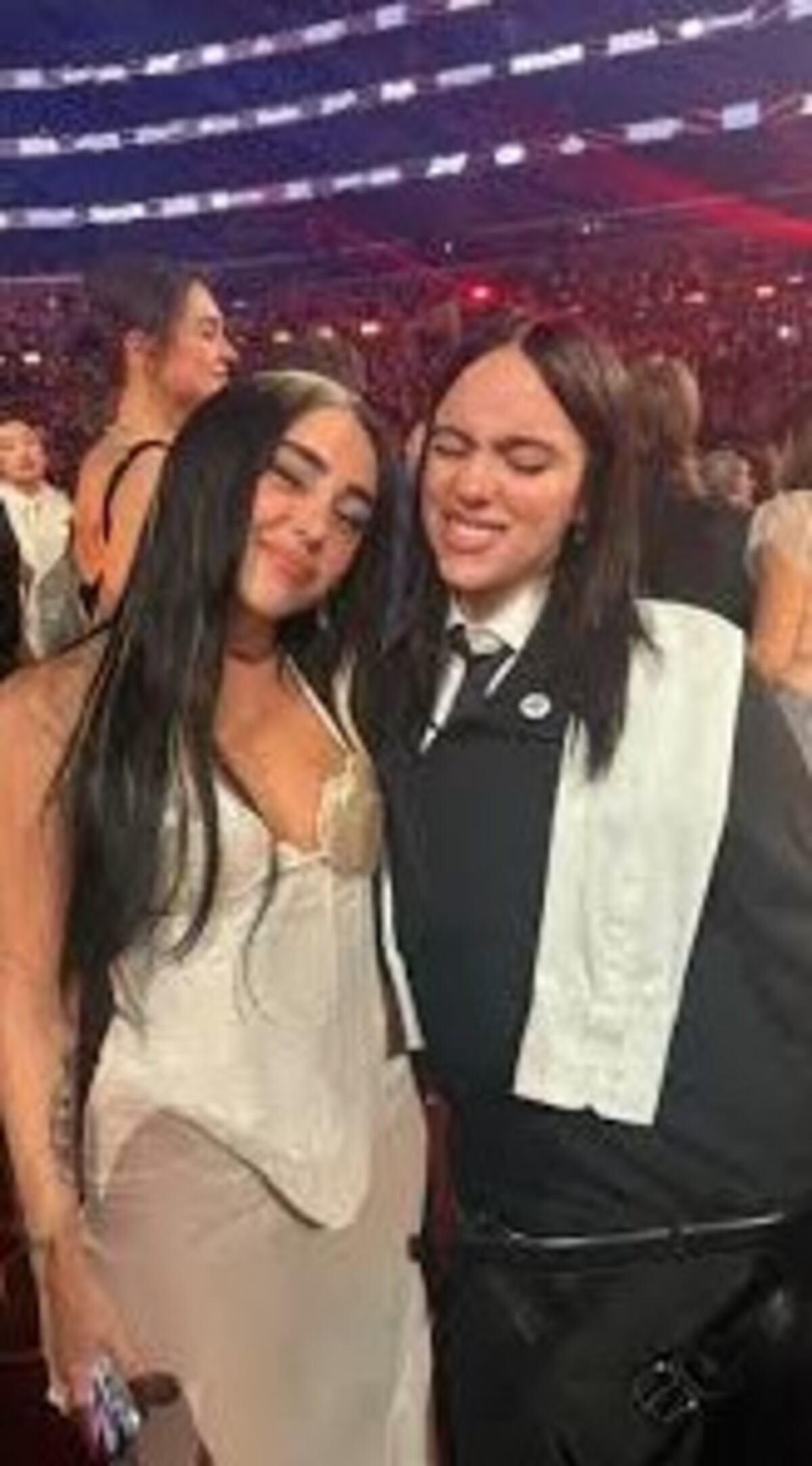 Nicki Nicole y Billie Eilish en los Grammy 2026.