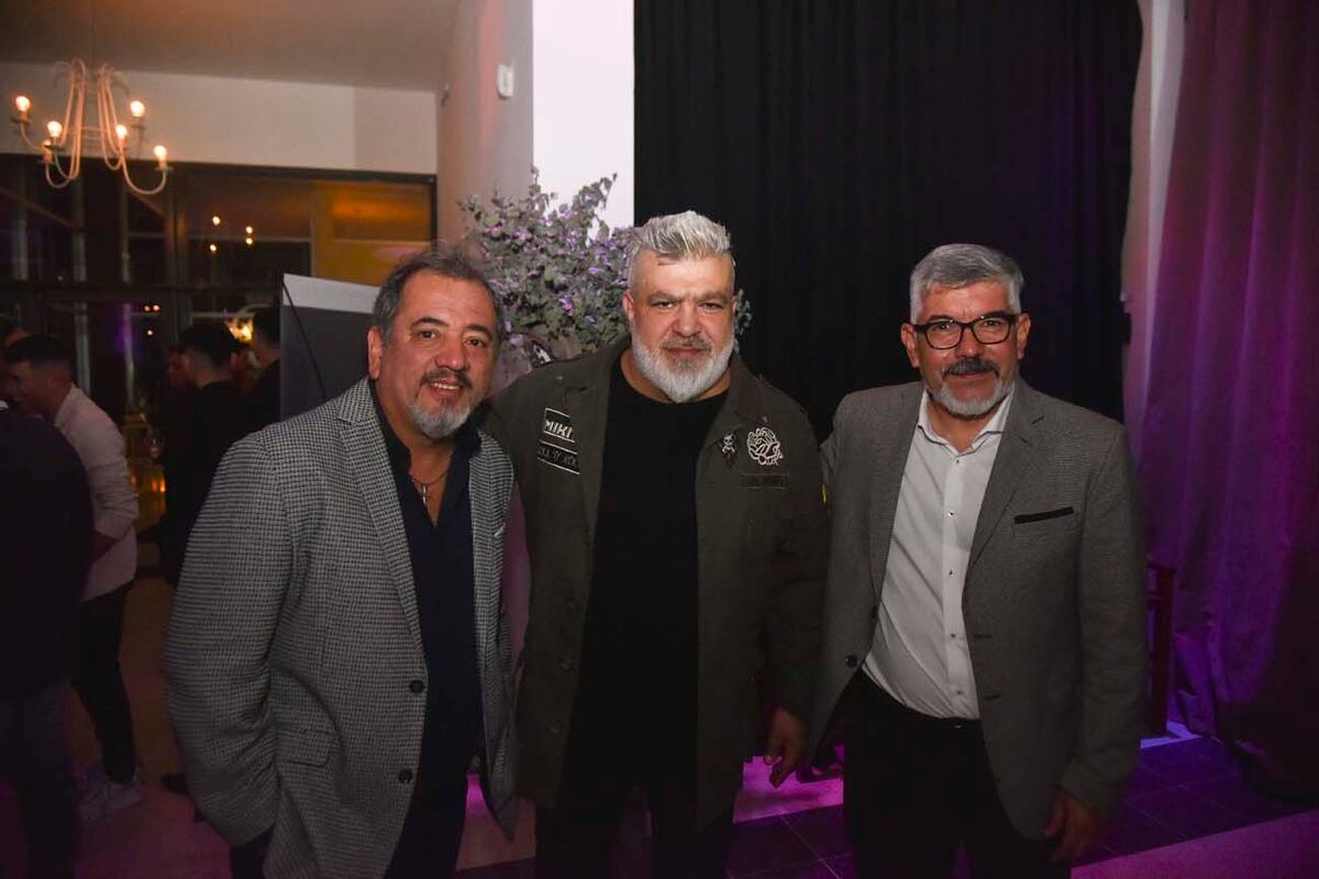 Carlos De Piano y Adriá Moyano, de La Barra, firmes en la fiesta por los 80 años del cuarteto (Facundo Luque/ La Voz)