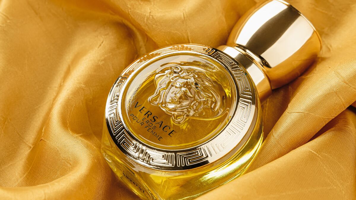 Perfume de Versace.