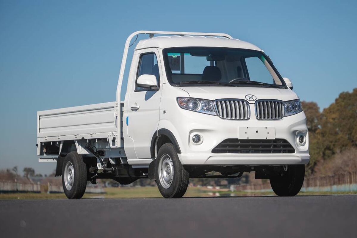 El T30 1.6 cabina simple cuenta con el motor 1.3 naftero de 85 CV  y 105 Nm de torque.