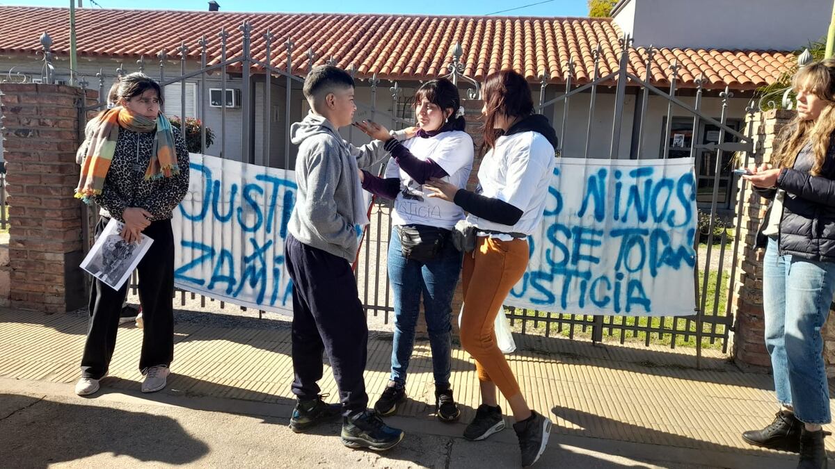 El reclamo por la muerte de Zamir, este jueves. (La Voz)