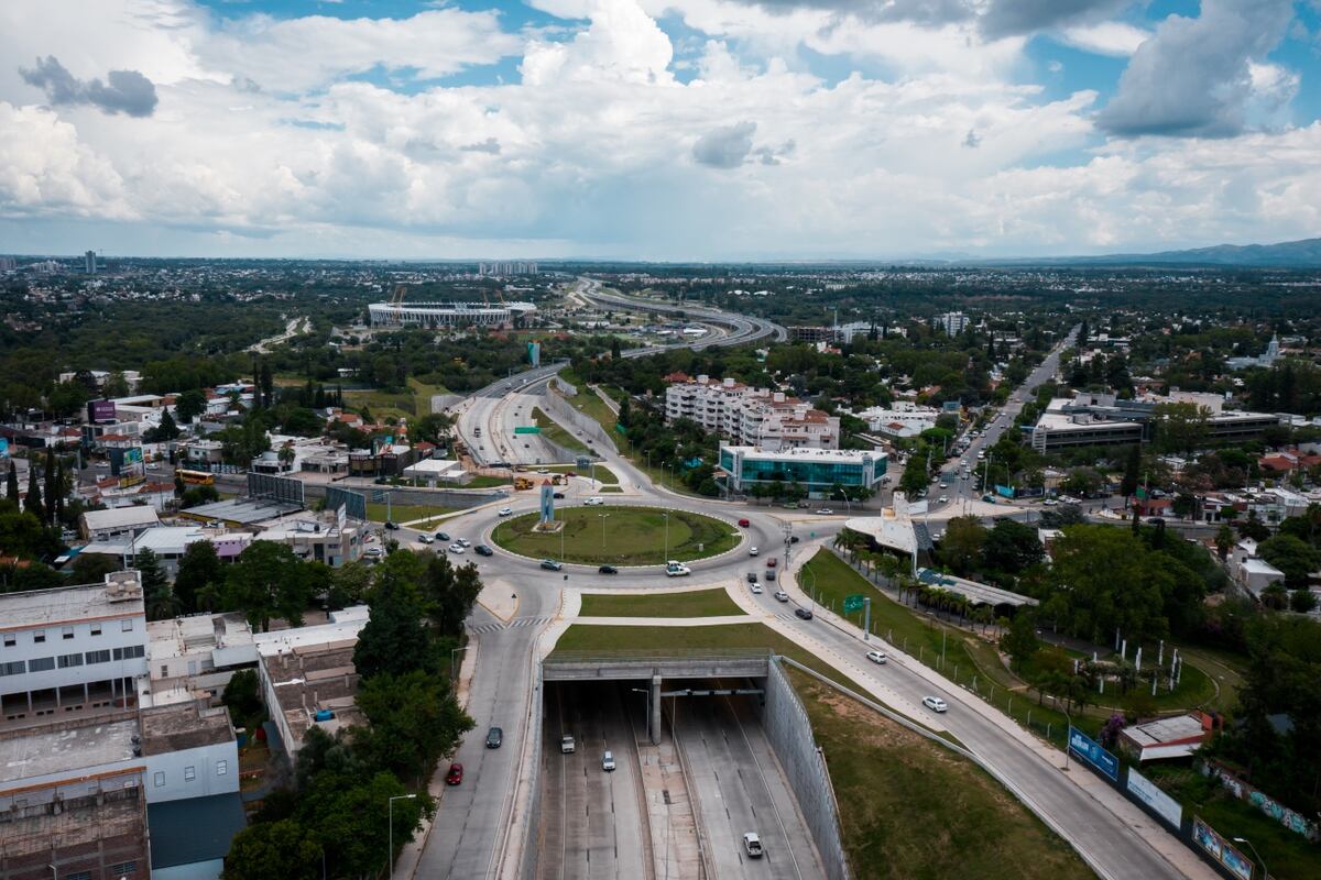 Túnel Rubén Américo Martí. en tres niveles, es una de las grandes obras de la circunvalación. discrimina y ordena el tráfico de superficie, el de Rafael Núñez, y el del anillo.(Foto: Gobierno de Córdoba)