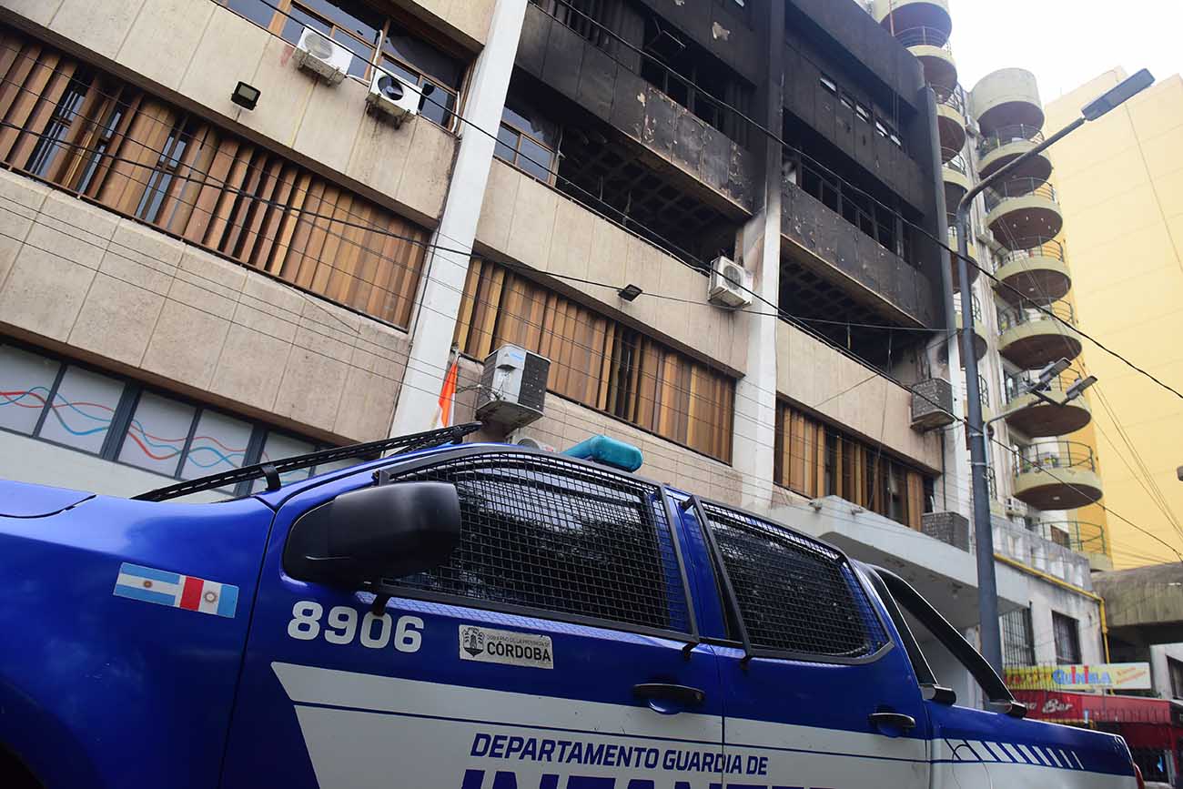Incendio en Apross. La oposición pidió al Ejecutivo un informe urgente, en medio de sospechas de corrupción y pérdida de documentación clave. (José Gabriel Hernández / La Voz)