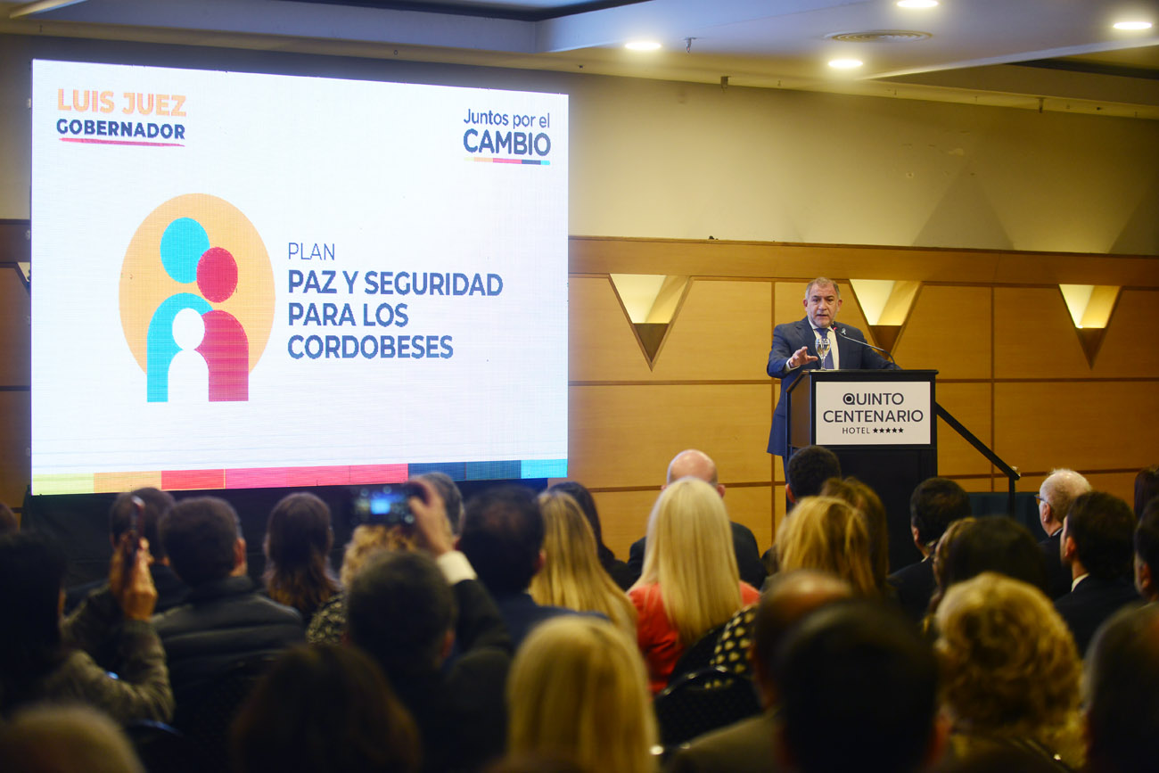Luis Juez, candidato a Gobernador de Córdoba, presenta sus propuestas de campaña en el hotel Quinto Centenario. (Nicolás Bravo / La Voz)