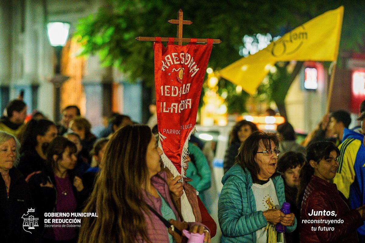 Fe. Miles de personas partieron de Río Cuarto y caminaron toda la noche para estar este jueves en Reducción y conmemorar al Cristo de la Buena Muerte (Gentileza).