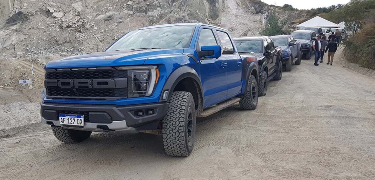 La Ford F-150 Raptor tiene reacciones de un auto deportivo, con el plus de incursionar fuera del asfalto.