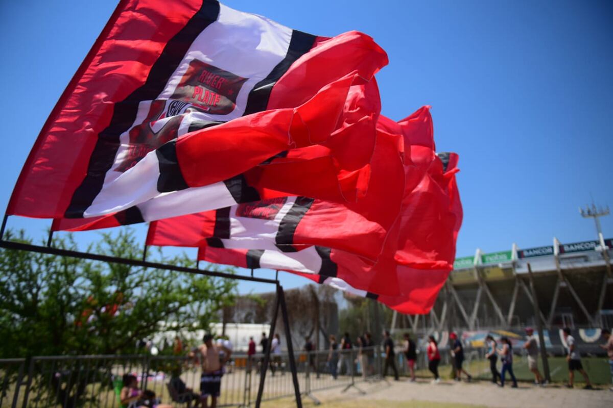 30 mil entradas vendidas para River-Independiente (R), la segunda semifinal de Copa Argentina, en el Kempes. (Nicolás Bravo / La Voz)