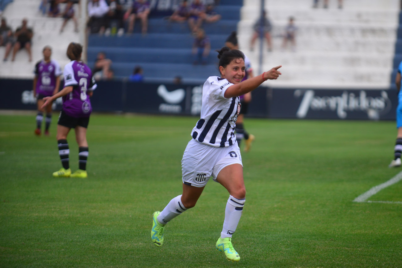 Talleres le ganó a All Boys y pasó a la final del torneo de fútbol femenino. (Nicolás Bravo / La Voz)