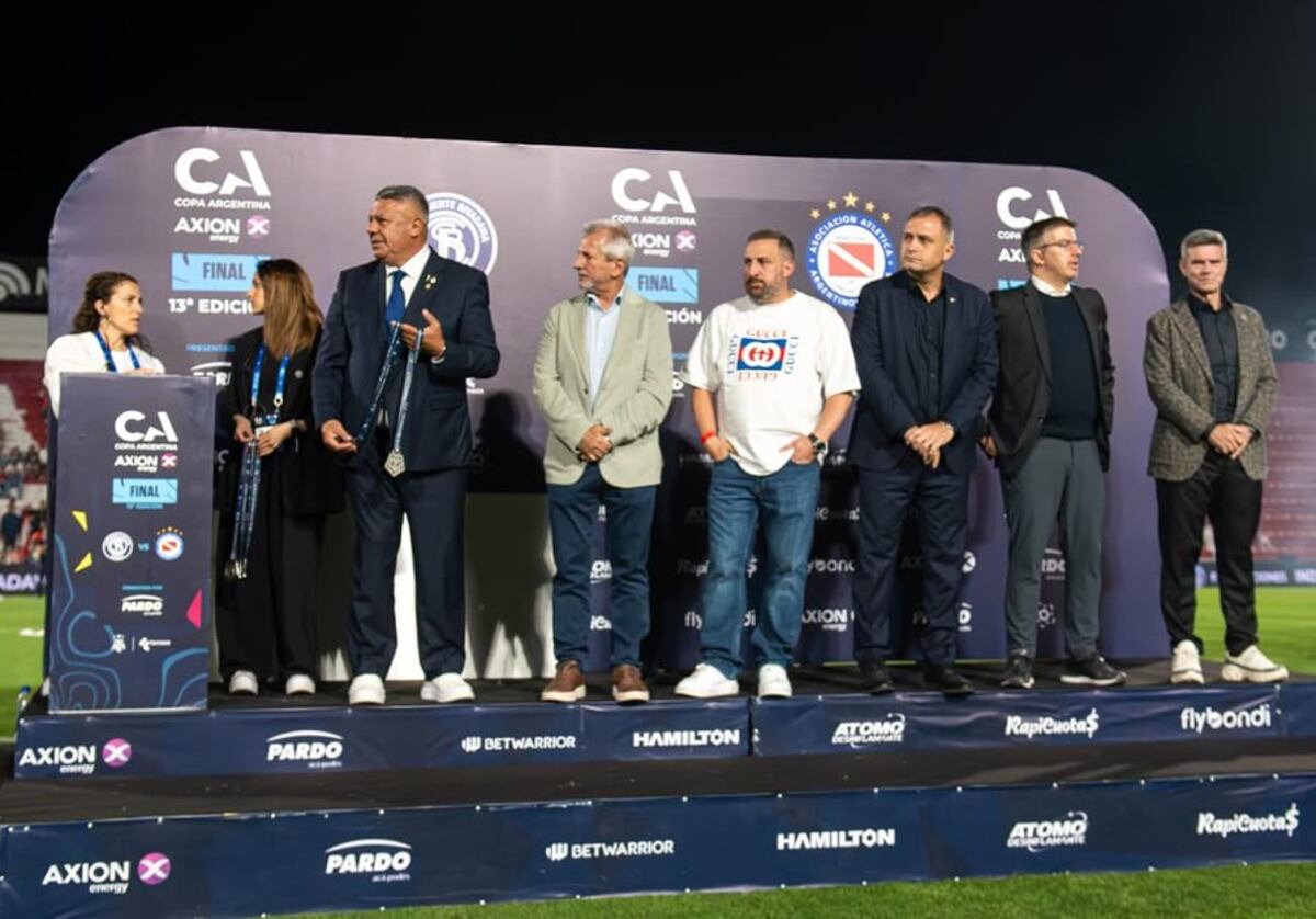 El agradecimiento de Tapia a Instituto. (Prensa AFA).