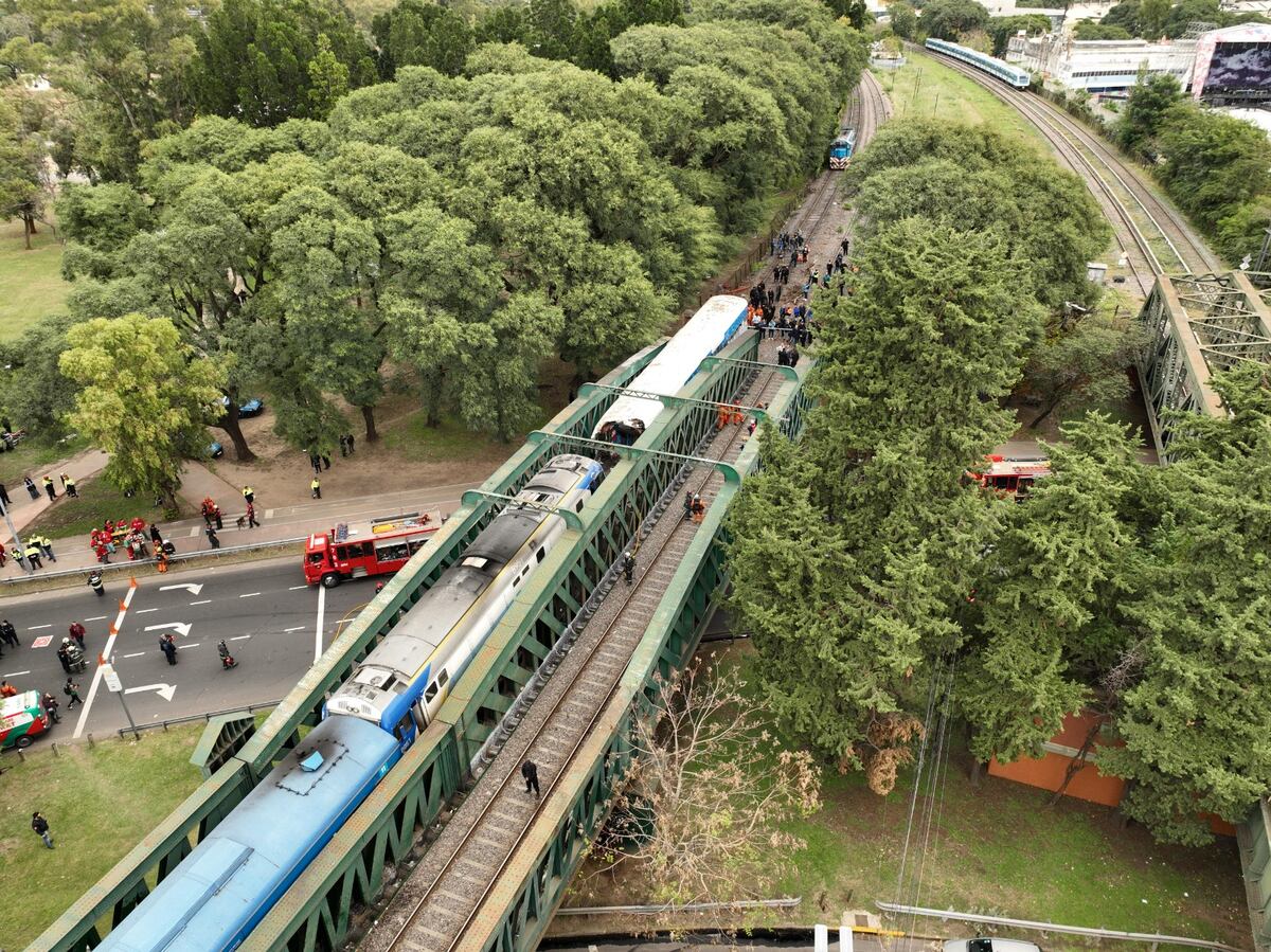 Buenos Aires. Choque de trenes deja decenas de heridos (Clarín).