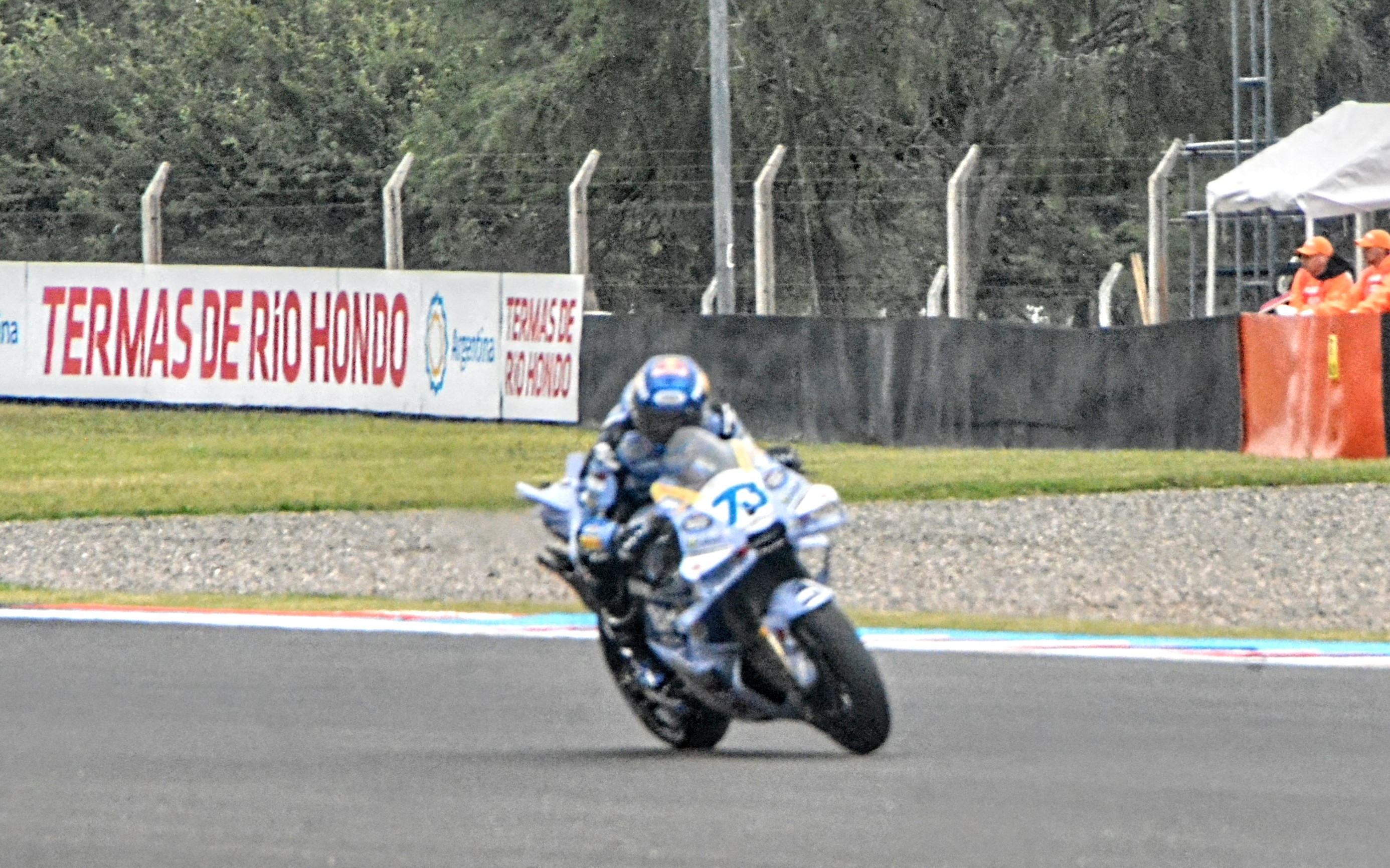 El MotoGP, con su velocidad y figuras, en el circuito de Termas de Río Hondo. (Nuevo Diario de Santiago del Estero)