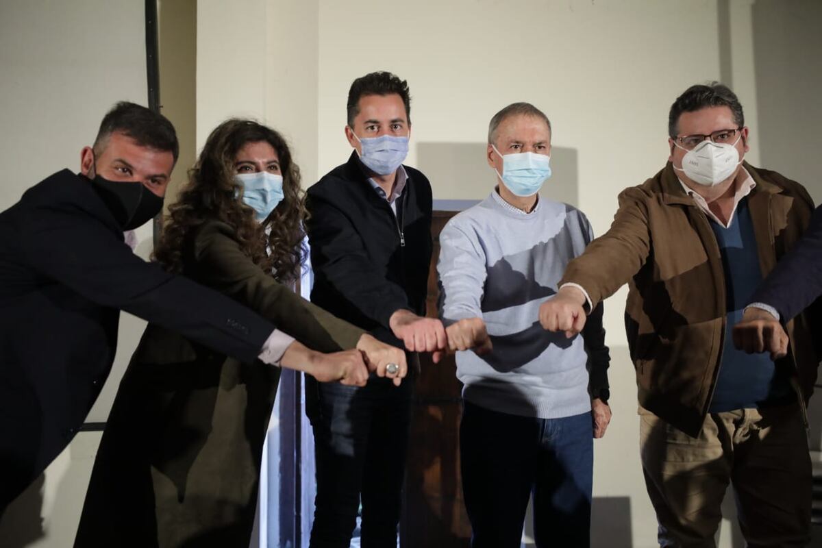 La Calera. Unas horas después del paso de Caserio, el gobernador Schiaretti, junto al vice Manuel Calvo visitaron la ciudad del departamento Colón. (Prensa Hacemos por Córdoba)
