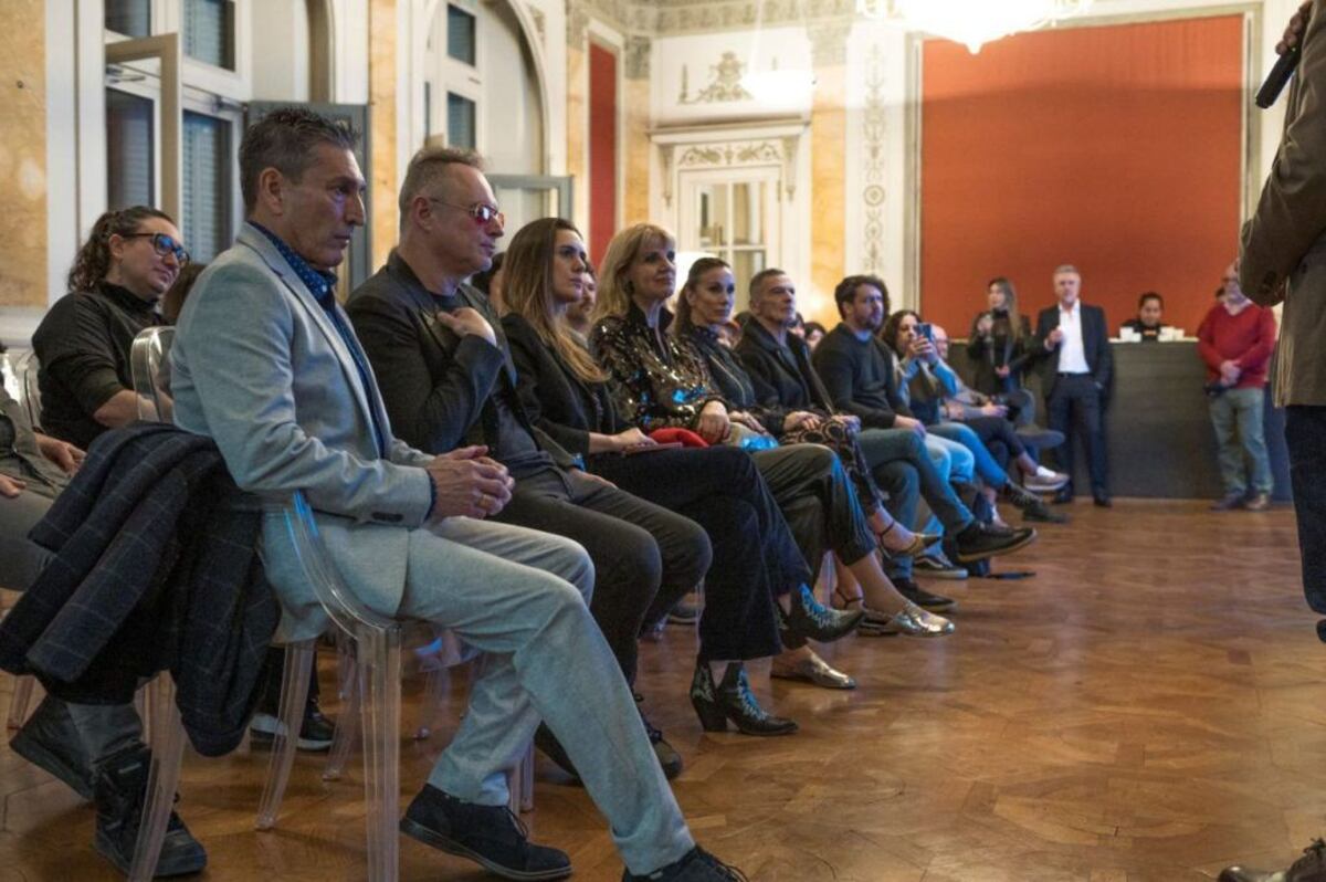 Mesa de diálogo que se abrió con figuras del cine nacional y referentes locales. (Foto: Prensa Agencia Córdoba Cultura)