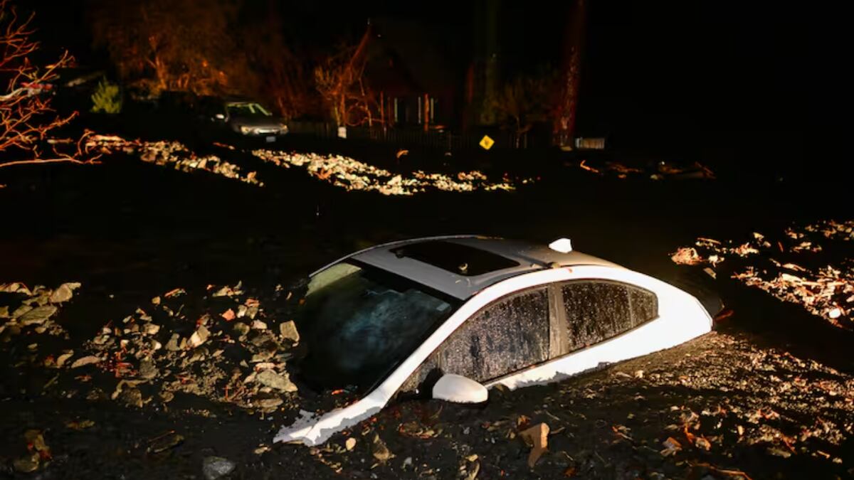Fuertes tormentas azotan California: inundaciones, deslizamientos y al menos dos muertos (Agencia AP)