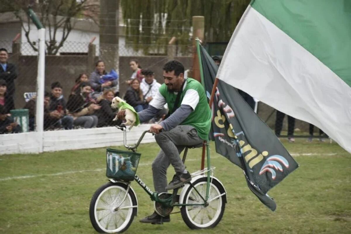 El episodio sucedió en el partido entre Fray Nicasio Gutiérrez y 9 de Julio de Pasco, en Dalmacio.
(Gentileza El Diario del centro del país).