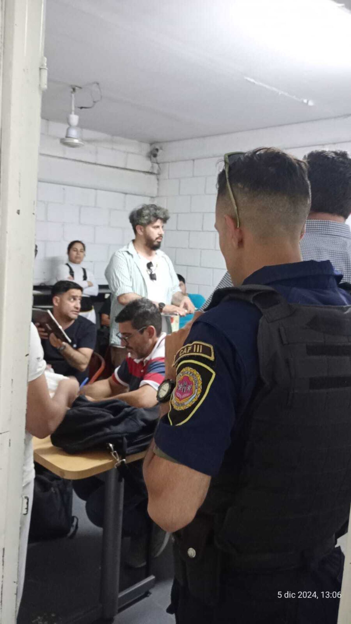 Denuncia que encerraron a 27 trabajadores de la franquicia Di Metro en dos depósitos. (Utghra Córdoba)