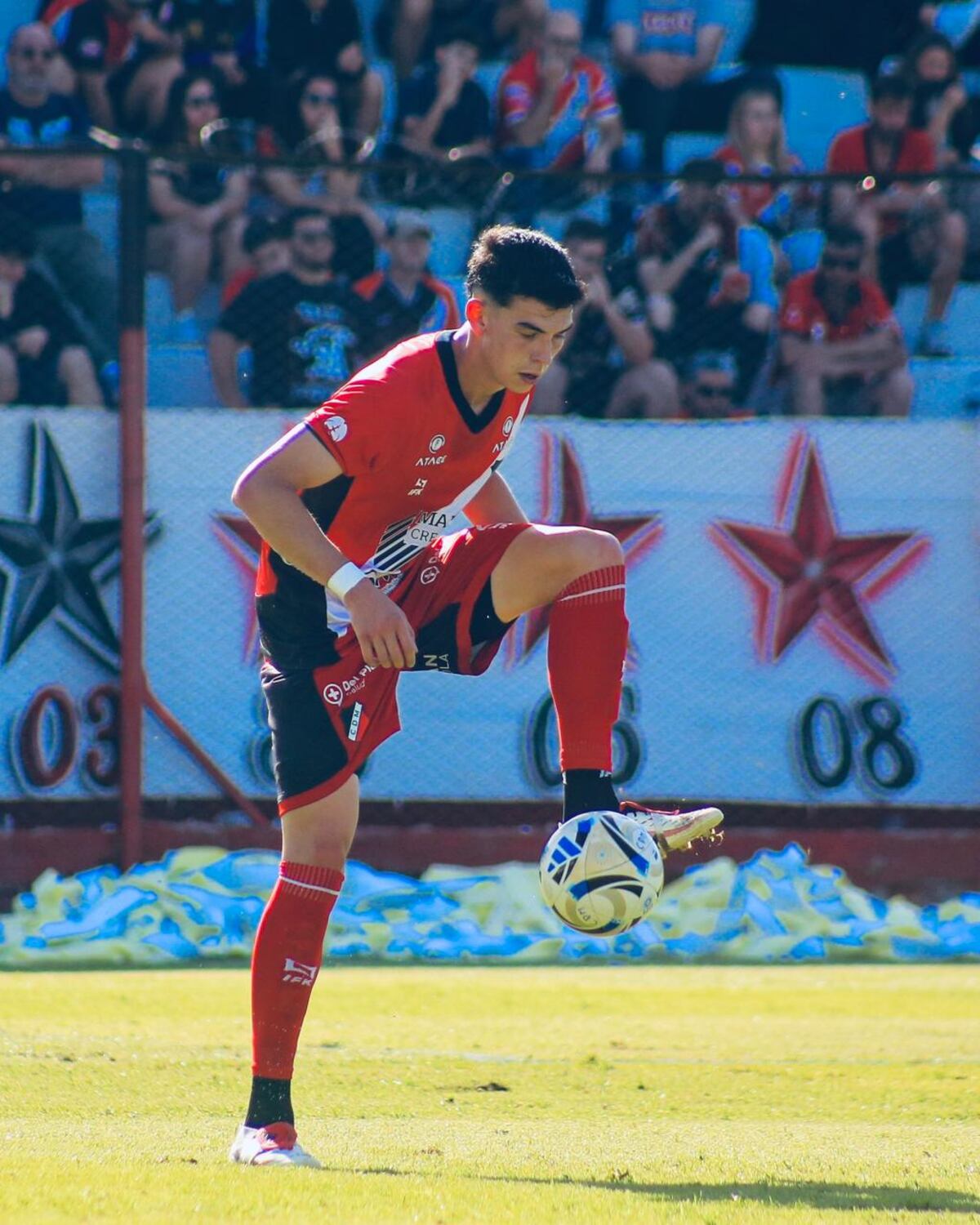 Luciano Arnijas, defensor de 22 años que se formó en Talleres y hoy es uno de los mejores de Deportivo Maipú de Mendoza, en la Primera Nacional. (Gentileza)