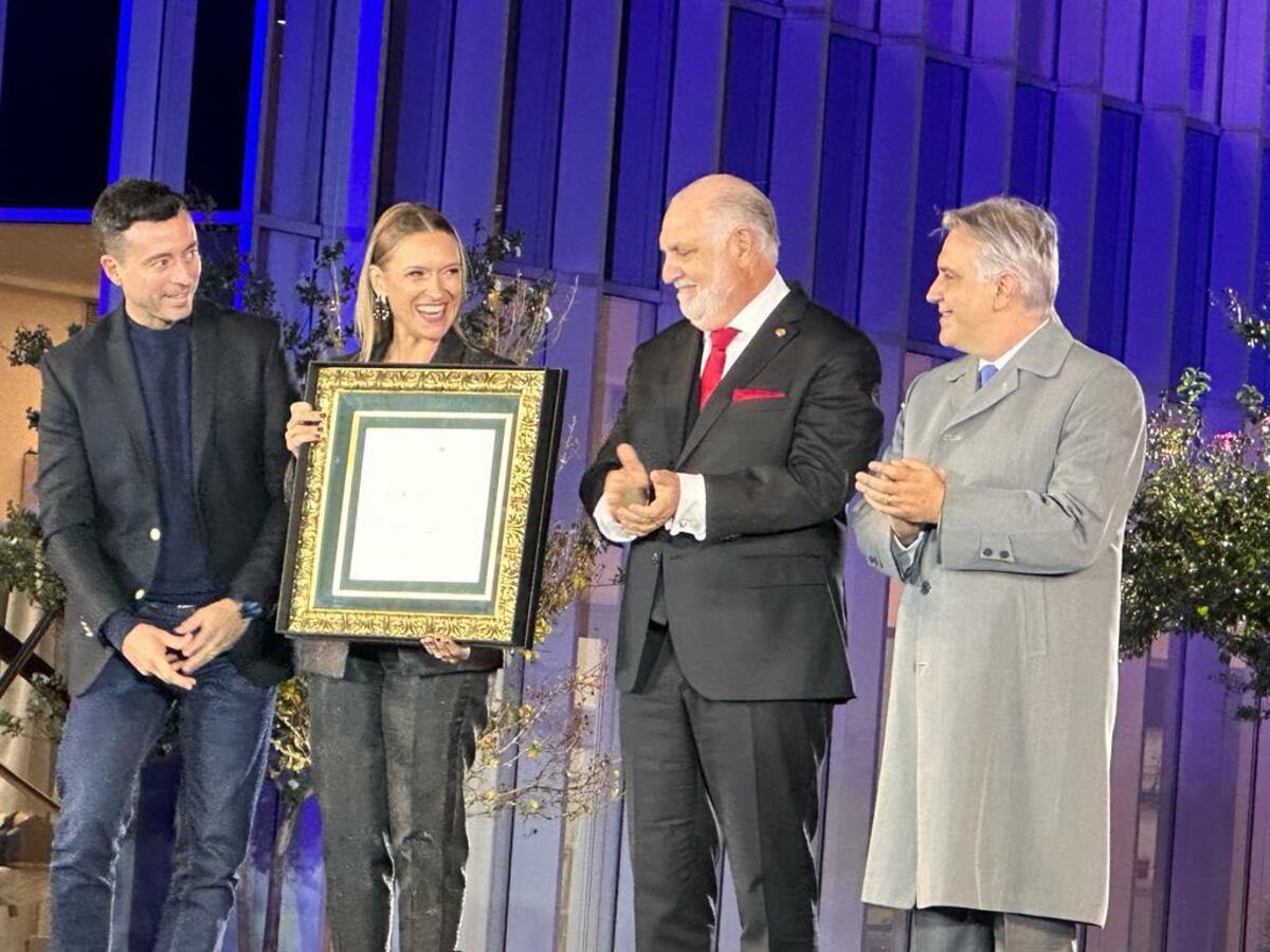 Mendé y Rabbat junto a Martín Llaryora y Rodrigo de Loredo, en la inauguración del Edificio de Salud y Bienestar del Campus de la UES21. (Gentileza)
