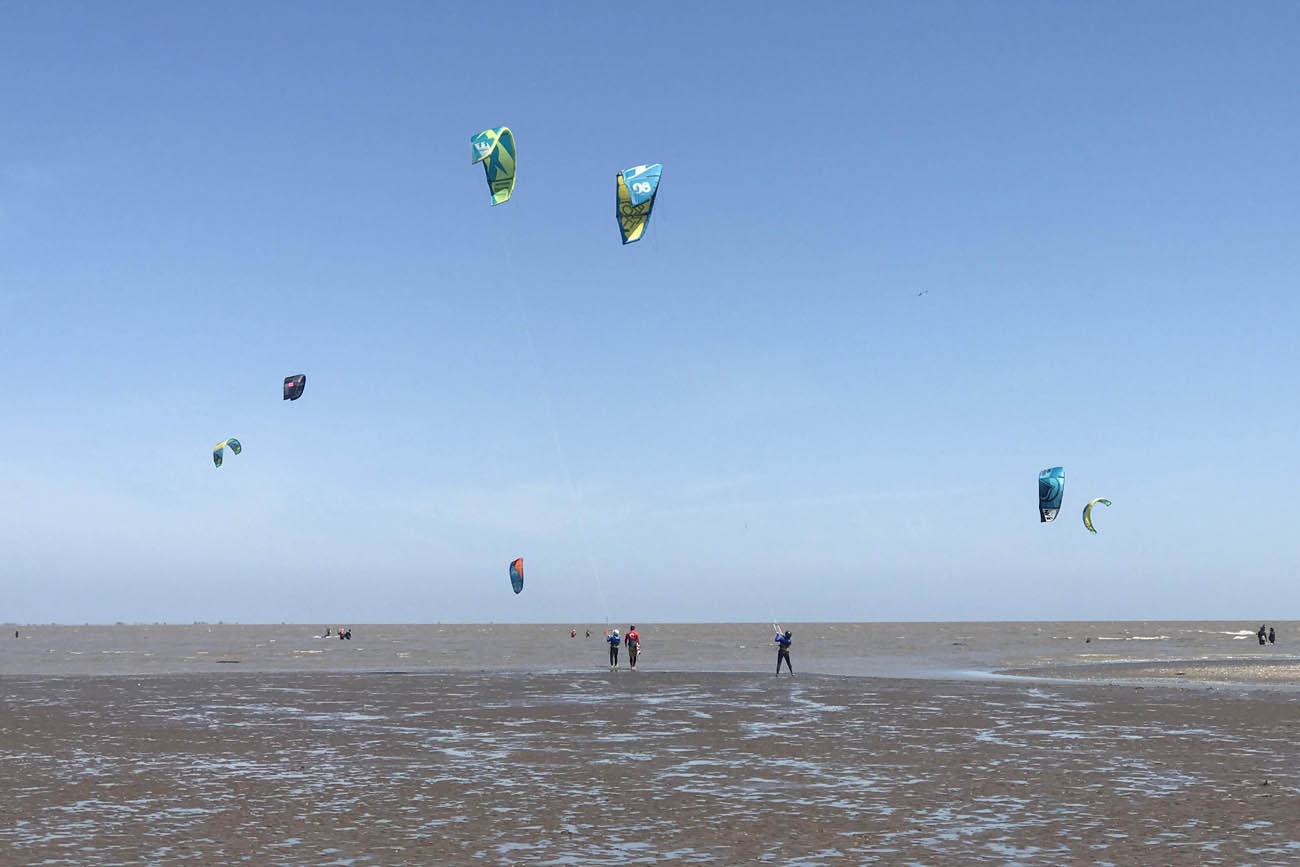 Parasailing, una de las actividades playeras que se realizan todo el año. (Foto: Pierre Dumas)