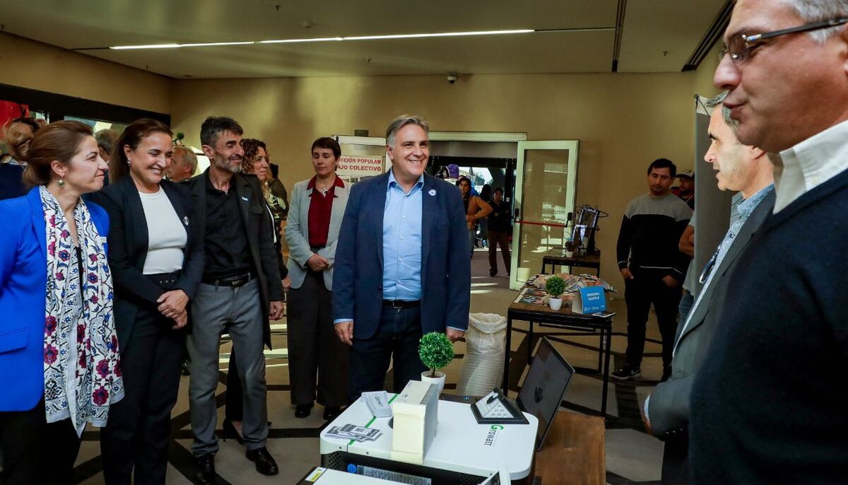 Lanzamiento. El gobernador Llaryora explicó que los cursos llegarán a 300 localidades de toda la provincia de Córdoba.