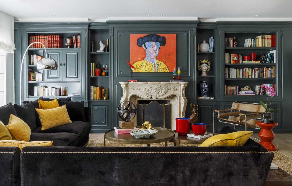 Colores rojos y azules junto a detalles en dorado son propios del estilo maximalista.