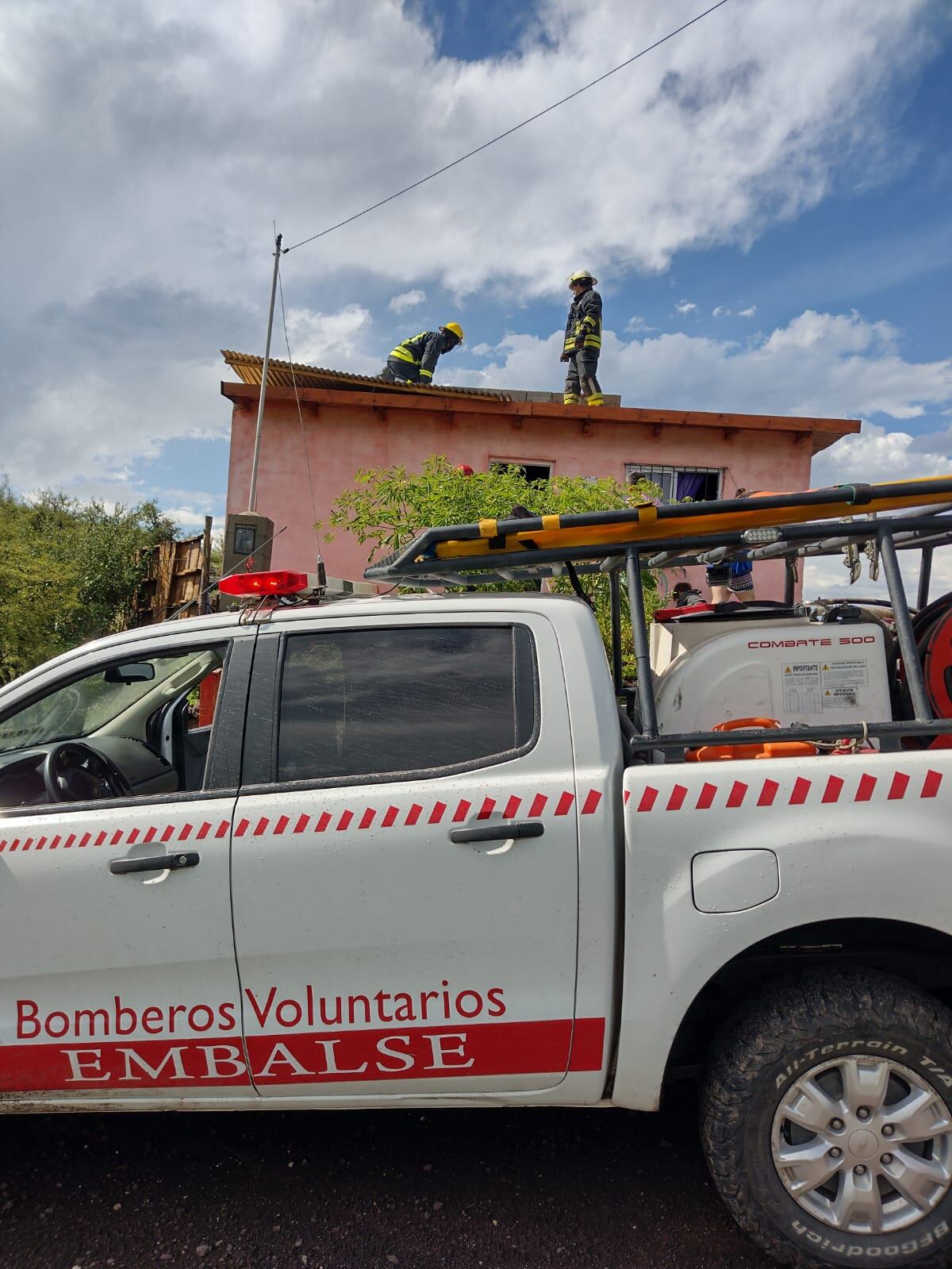 Embalse se vio afectada por un temporal este martes por la siesta. (Bomberos Embalse)