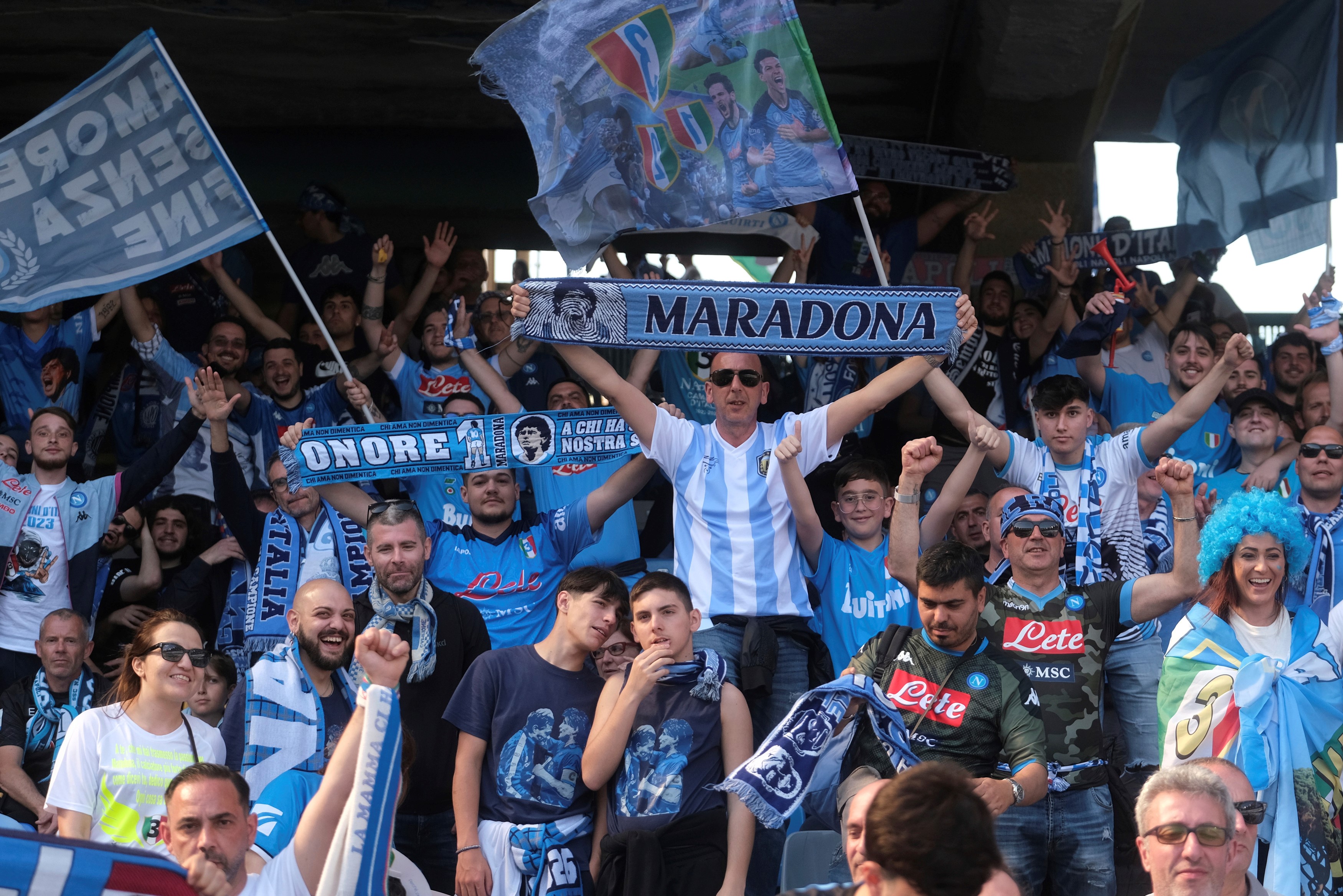 Napoli campeón y Maradona "presente" en las tribunas. (AP)