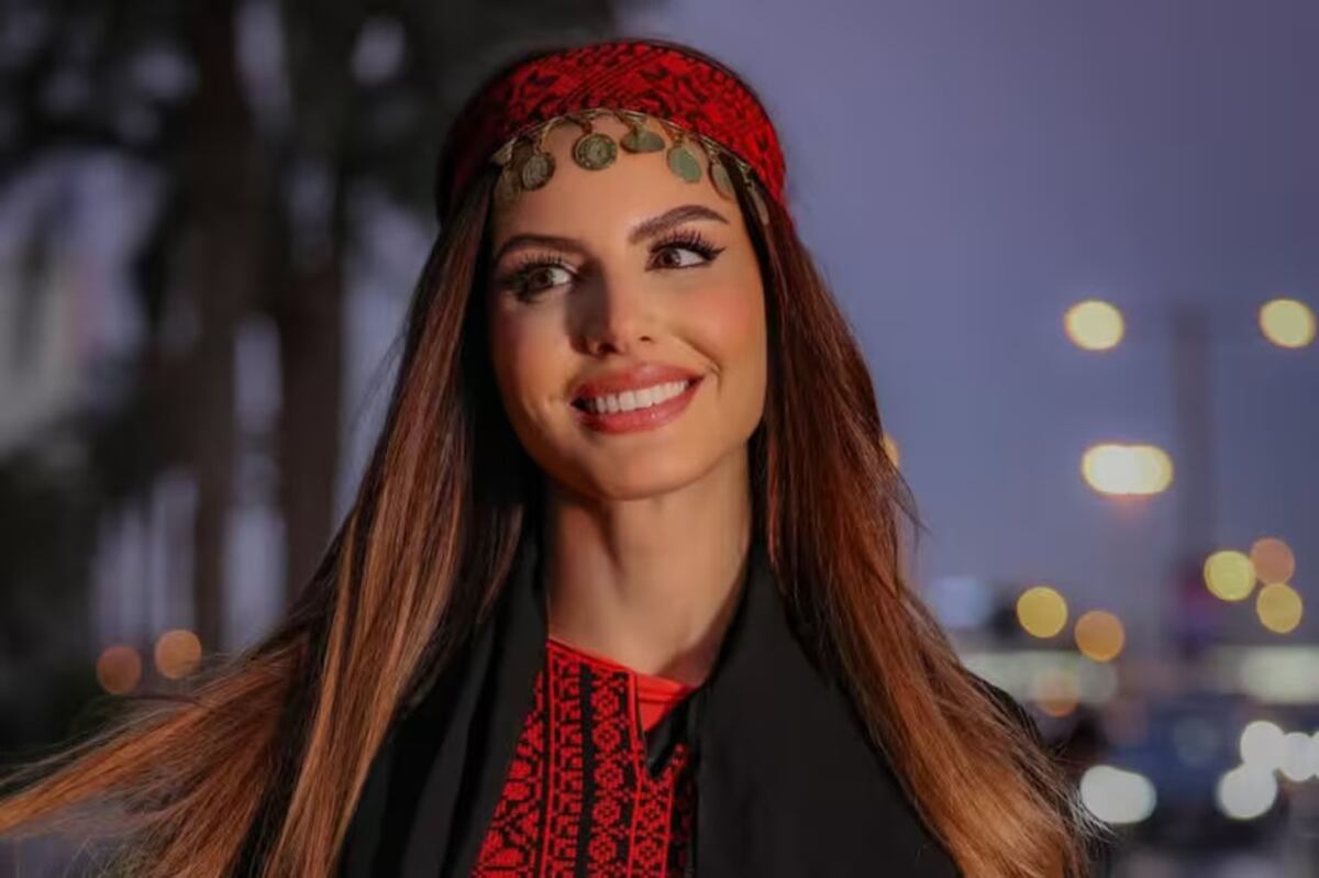 Quién es Nadeen Ayoub, la mujer que representará a Palestina en Miss Universo.