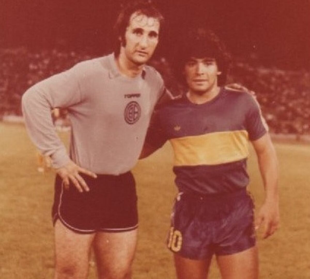 Omar Beccerica, en Belgrano, en un partido ante el Boca de Diego Maradona. (Archivo de Belgrano)