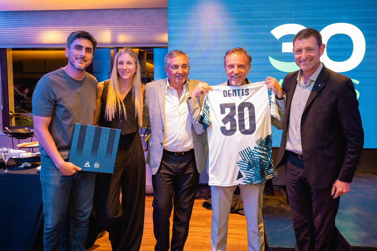 Celebración de los 30 años de Dentis. Javier Mecchia celebra el aniversario junto al Club Atlético Talleres