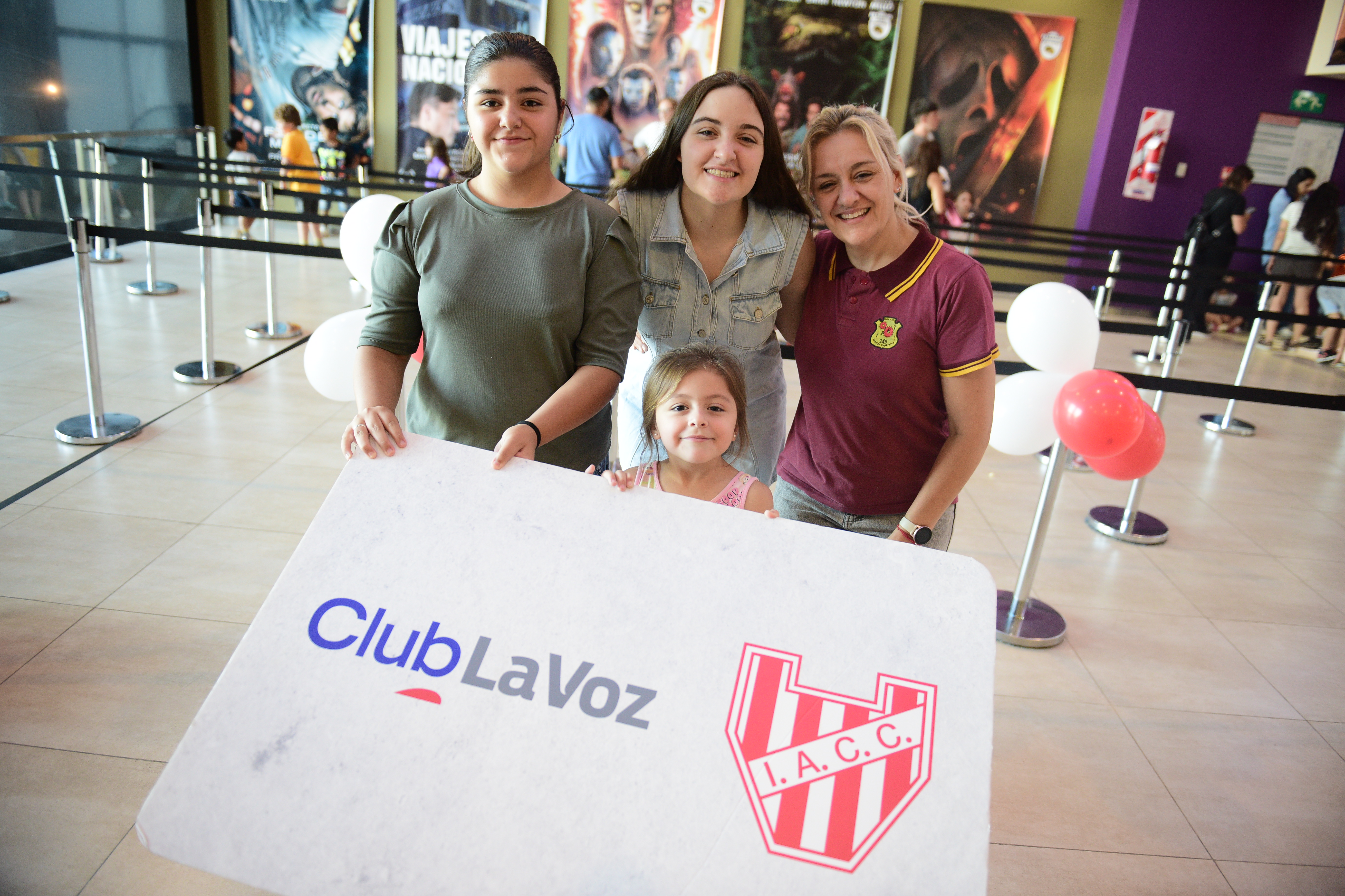 Hinchas de Instituto asistieron a un función de cine en los cines del Dino como parte de una acción de Club La Voz con socios. (Javier Ferreyra / La Voz)