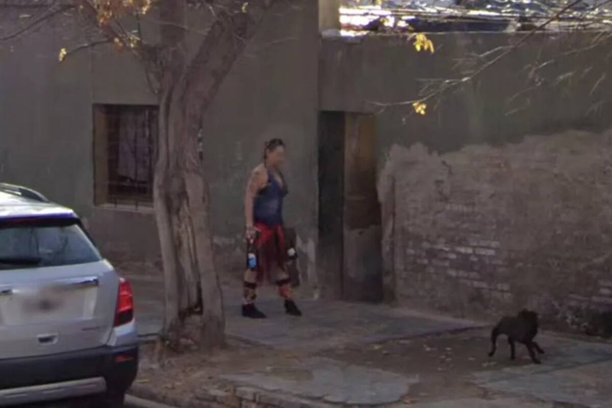 Adriana Suárez fue captada por Google Street View violando su arresto domiciliario. Ahora enfrenta prisión perpetua por un crimen brutal. (captura de imagen)