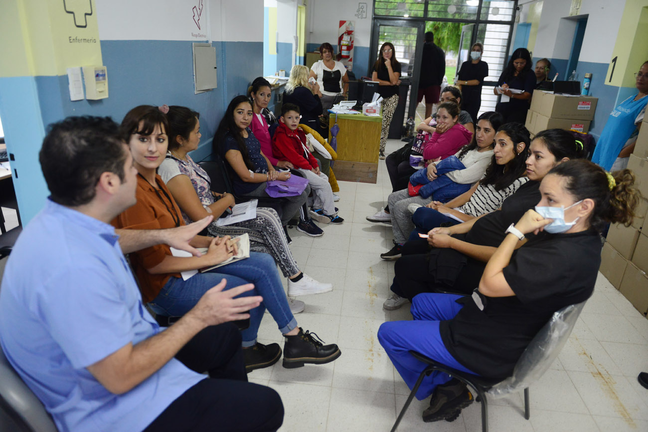 Promotores del Programa de Control de embarazo de la Municipalidad. Es un equipo que va por los barrios dictando un taller de parto humanizado y salud reproductiva. (Nicolás Bravo / La Voz)