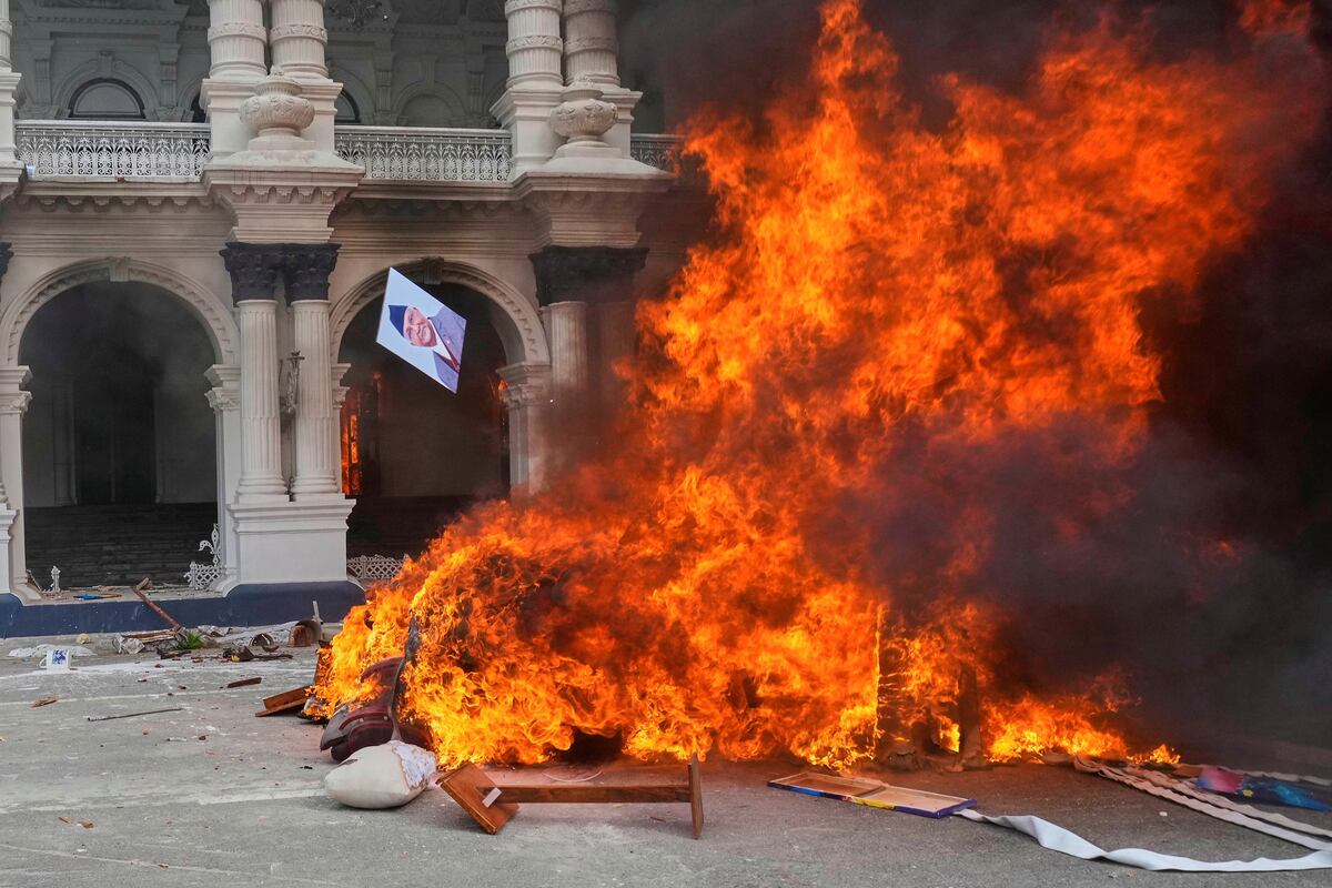 protesta contra la prohibición de las redes sociales y la corrupción en Katmandú, Nepal, el martes 9 de septiembre de 2025. (Foto AP/Niranjan Shrestha)