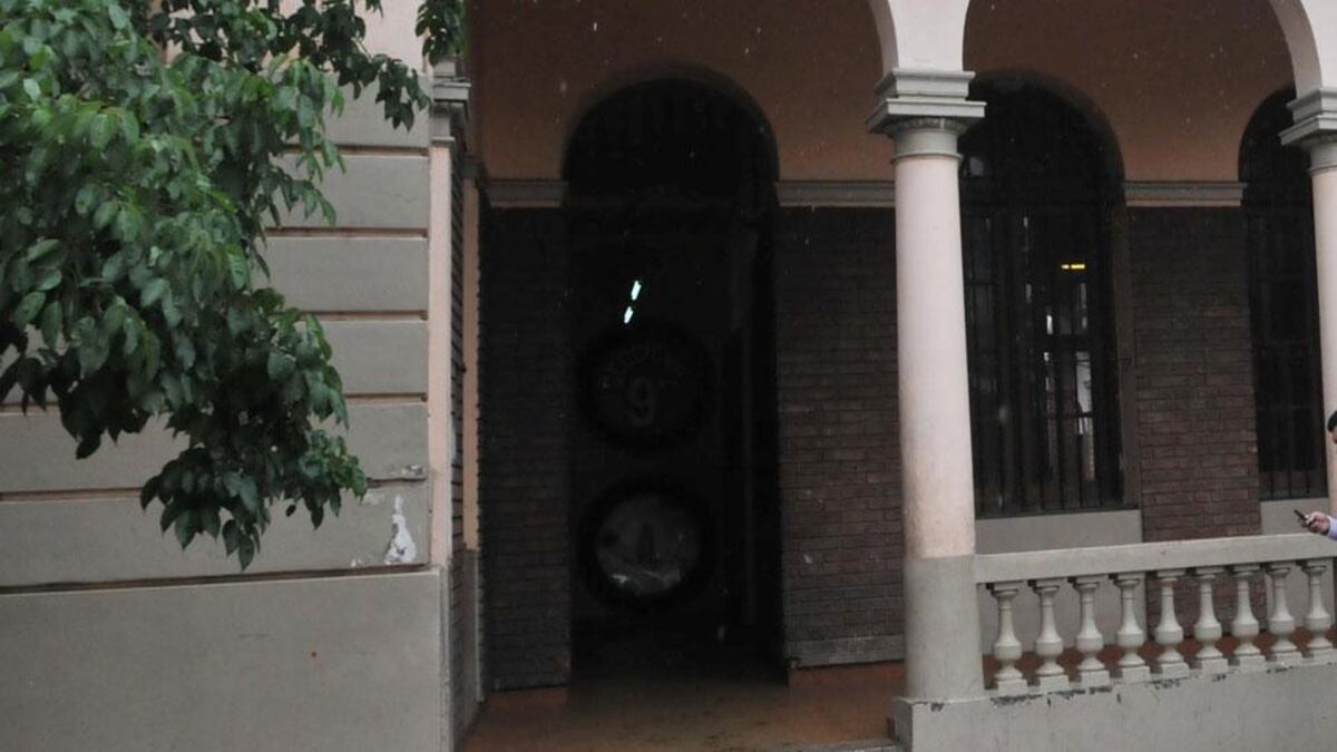 Allanamiento. Otro de los allanamientos del viernes fue en la Comisaría 9ª. (La Voz)