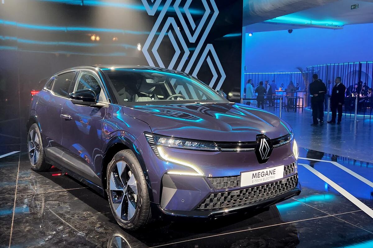 El Renault Megane E-Tech lleva acumulado más de 30.000 pedidos desde que se lanzó en 2021 en Europa. Será el primero de los tres en llegar el año que viene.