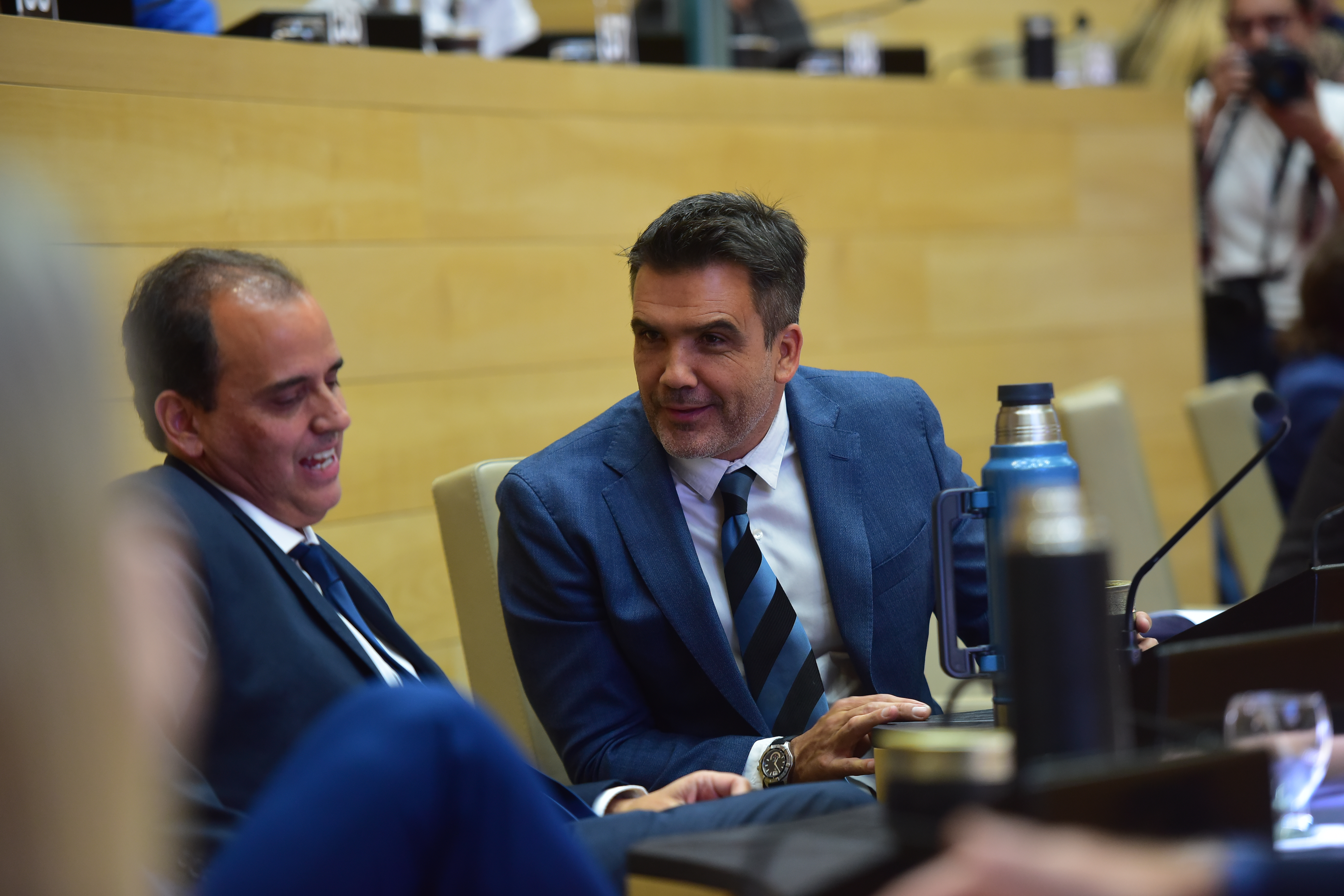 Dilálogo. Juan Manuel Llamosas, flamante presidente provisorio de la Legislatura, y Facundo Torres, nuevo jefe del bloque oficialista. (Javier Ferreyra)