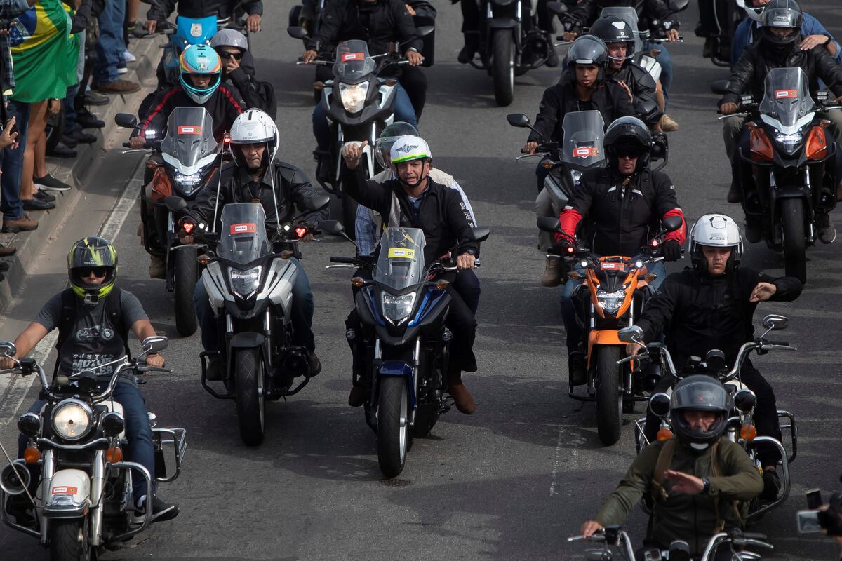 Rio de Janeiro. Jair Bolsonaro encabezó la caravana. (AP)