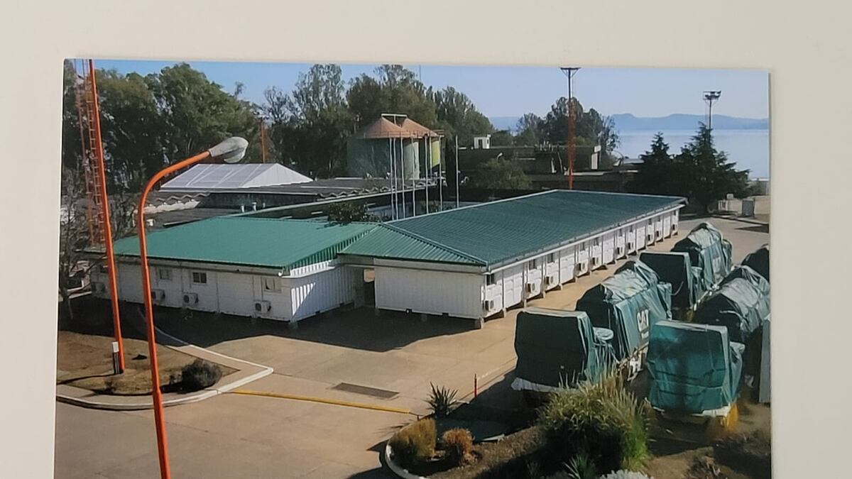 Los módulos en el predio de la Central Nuclear de Embalse: una obra reciente de la empresa caroyense. (Gentileza)