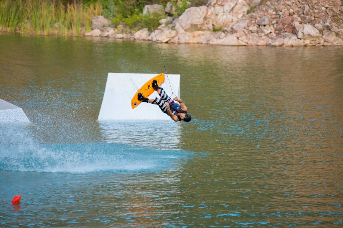 La Laguna Azul ofrece la posibilidad de practicar varios deportes acuáticos. (Foto: Agencia Córdoba Turismo)