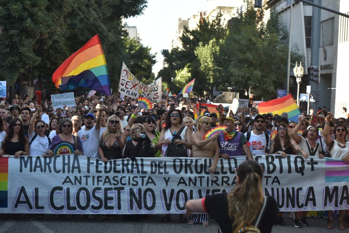 Marcha Antifascista en Córdoba, bajo un intenso calor. (Facundo Luque / La Voz)