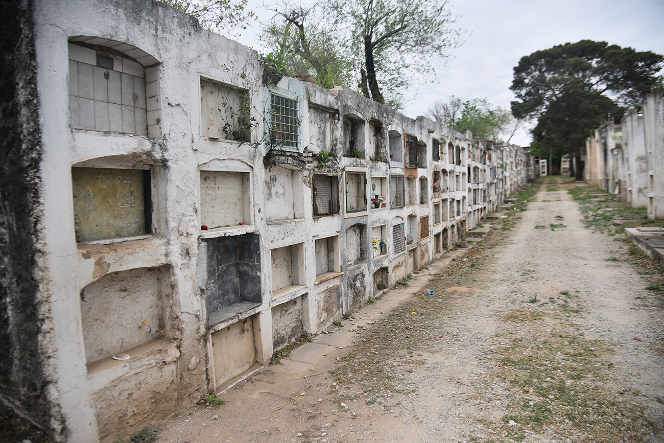 Tumbas en el cementerio San Vicente. (Pedro Castillo / La Voz)