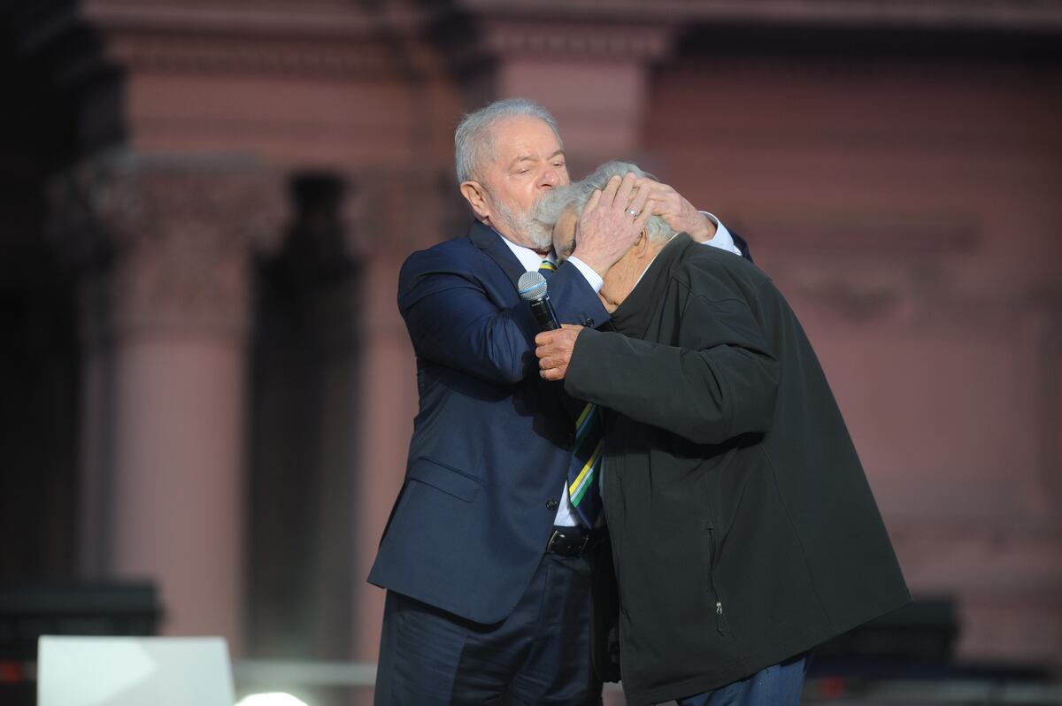 Cristina Kirchner Lula Da Silva Pepe Mujica Alberto Fernandez Plaza de mayo día de la democracia FOTO CLARIN