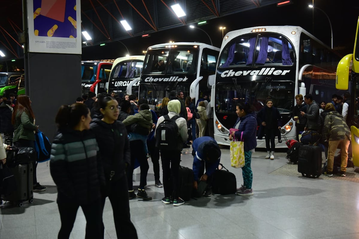 Terminal de Ómnibus de Córdoba. Gran movimiento en el inicio del receso escolar y universitario. (Nicolás Bravo / La Voz)