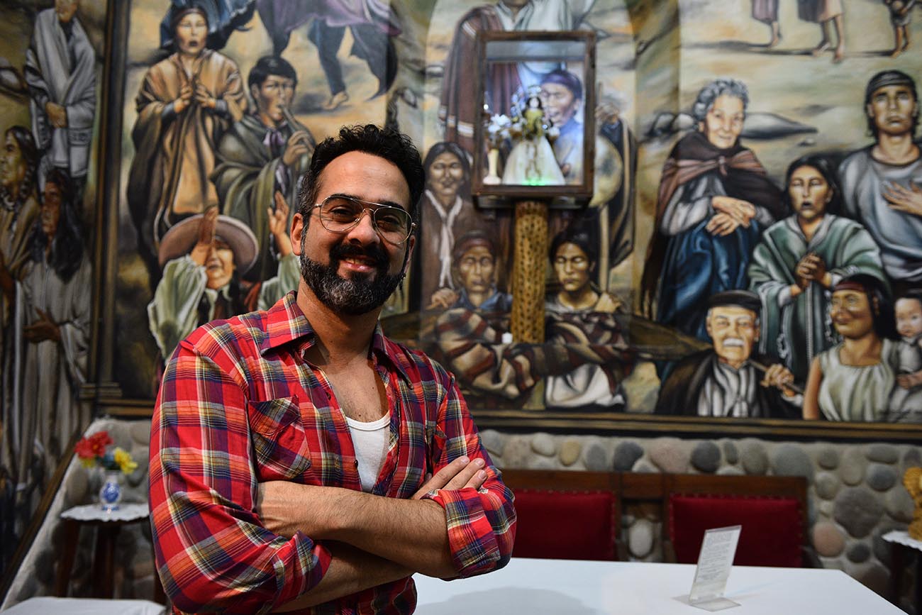 José María Said Nisi. Artista plástico y escultor de imágenes religiosas en la capilla del cementerio San Jerónimo. (José Gabriel Hernández / La Voz)