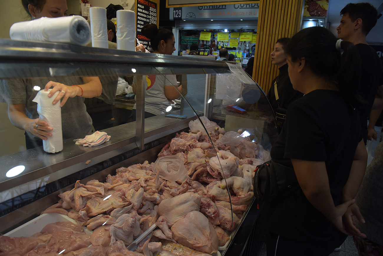 Mercado Norte pollería venta de pollos. (José Gabriel Hernández / La Voz)