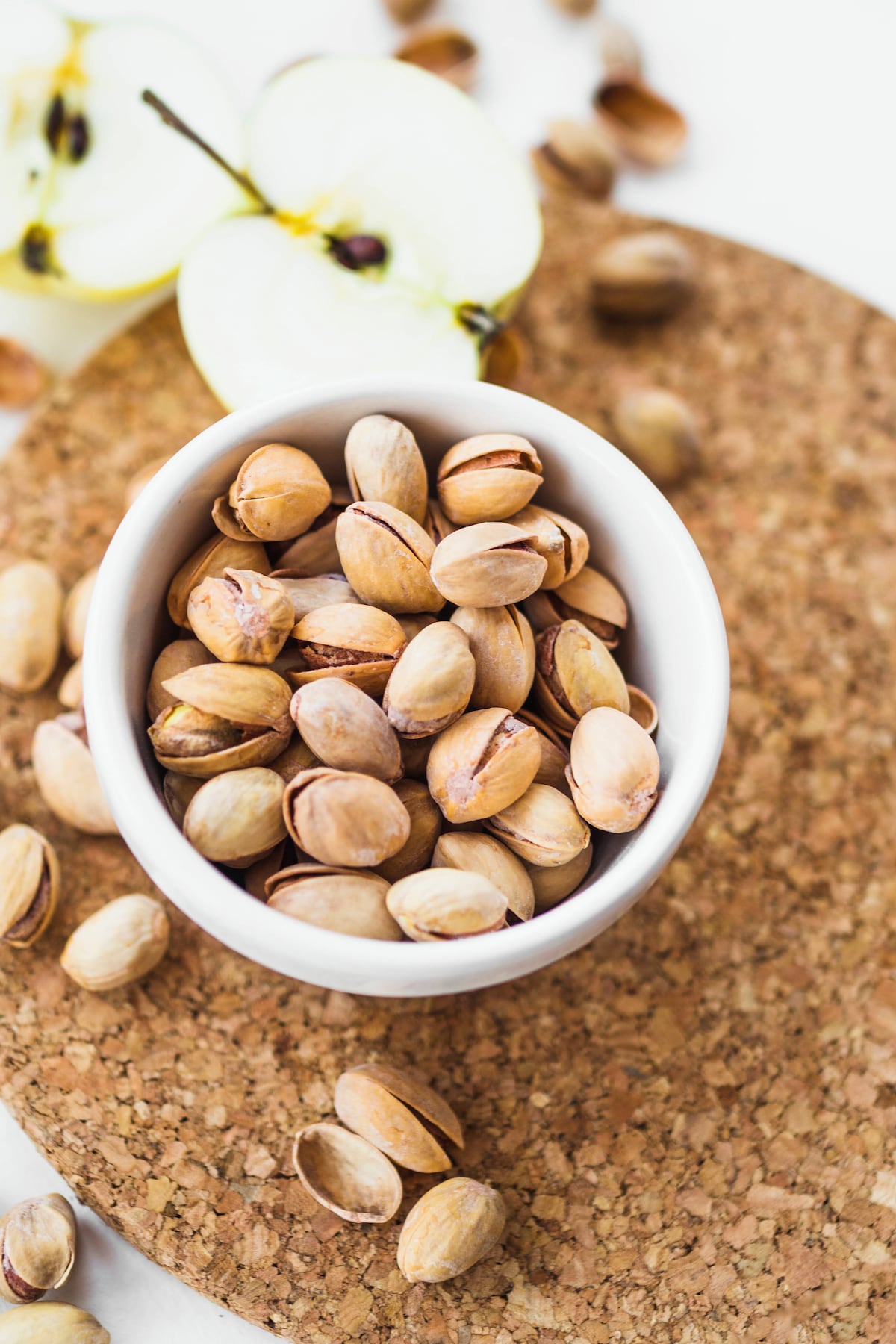 ChatGPT Plus
Las cáscaras de pistacho, que muchos desechan, pueden convertirse en abono natural, mejorar el suelo y ayudar a mantener alejadas plagas como caracoles y babosas. (Freepik)