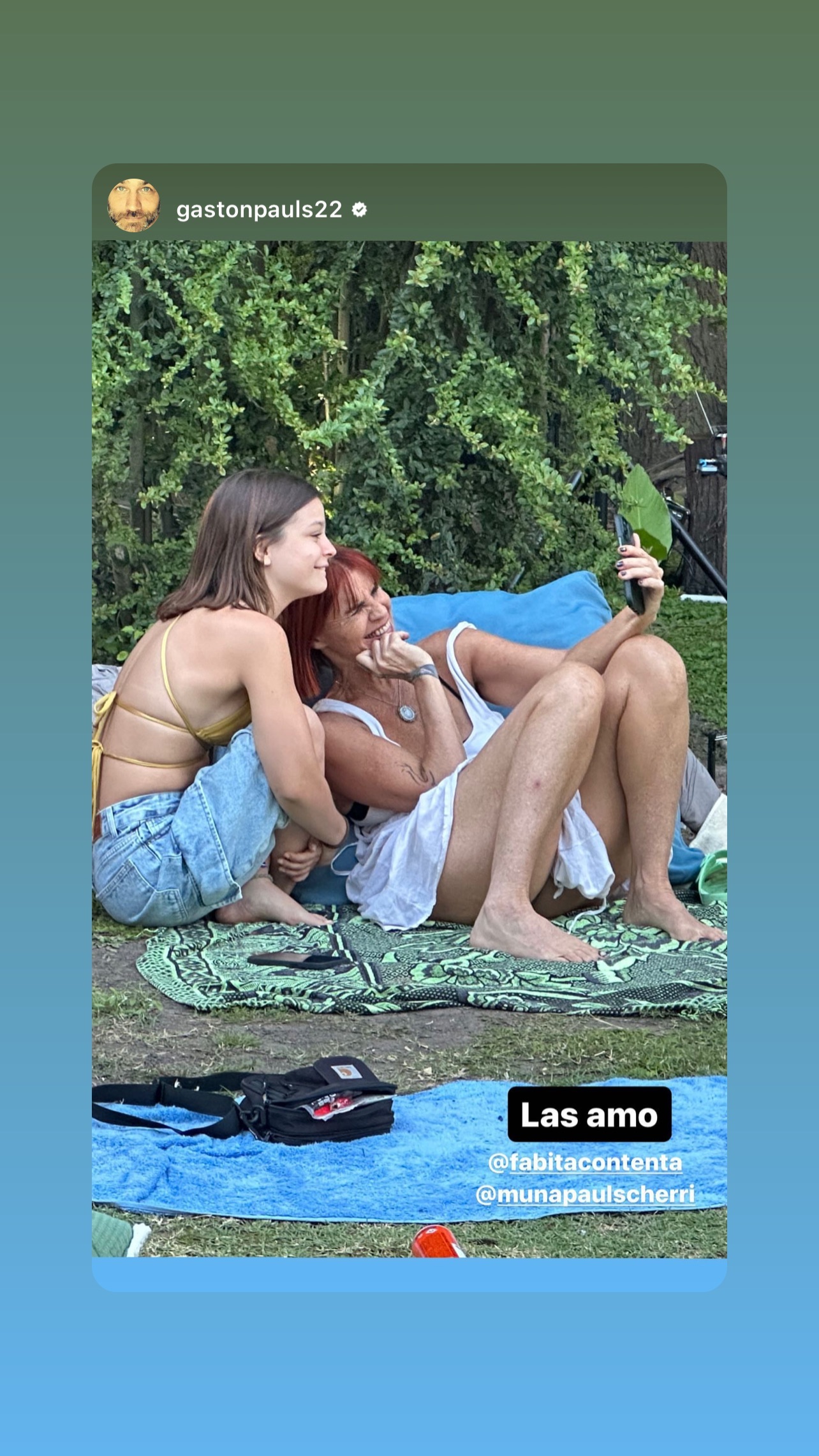 Muna Pauls junto a Fabi Cantilo en el cumpleaños de Gastón Pauls. (Instagram Gastón Pauls)
